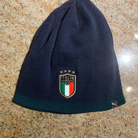 Puma Italia reversible winter hat. Brand new never worn!!! - Picture 3 of 4